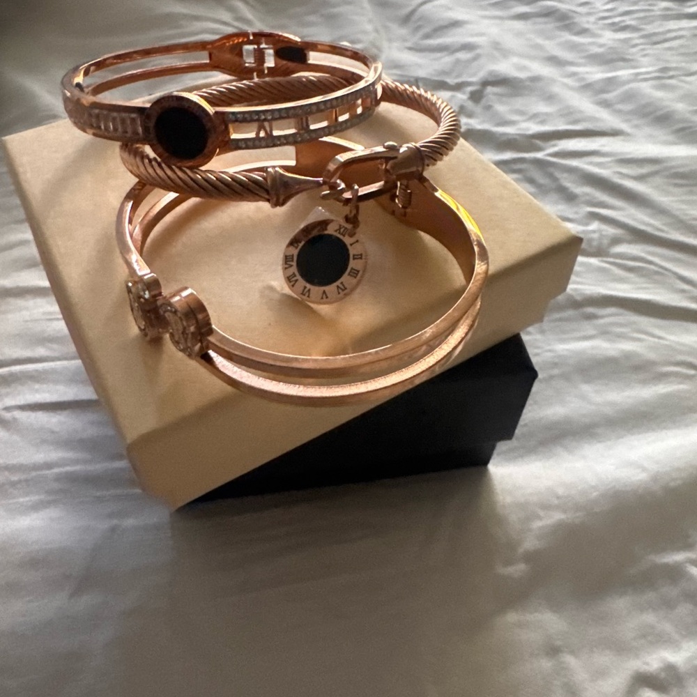 Elegant Rose Gold and Black Bangle Set